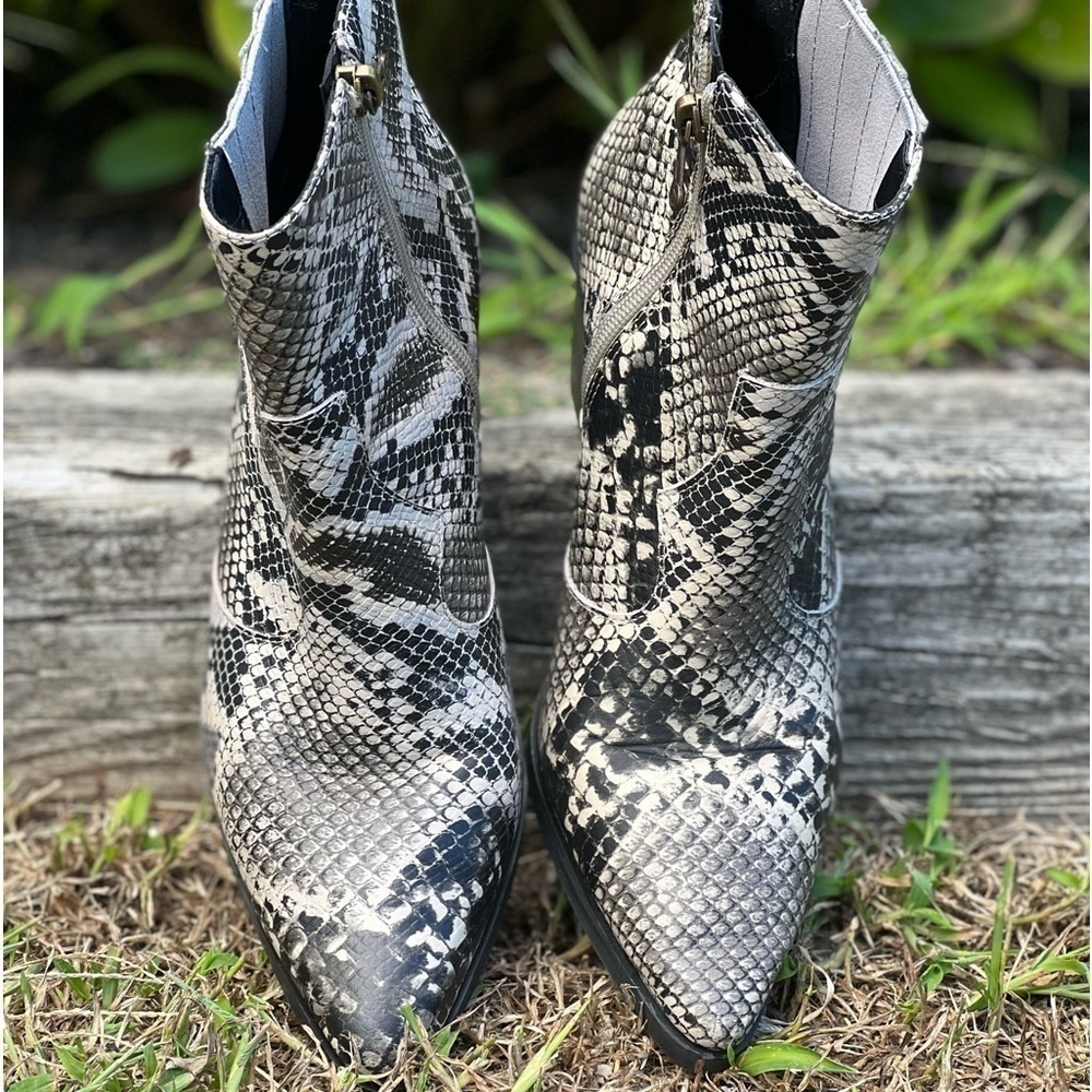 BLONDO VELLA BOOTIE (B7120) Size 9.5 - Picture 3 of 8